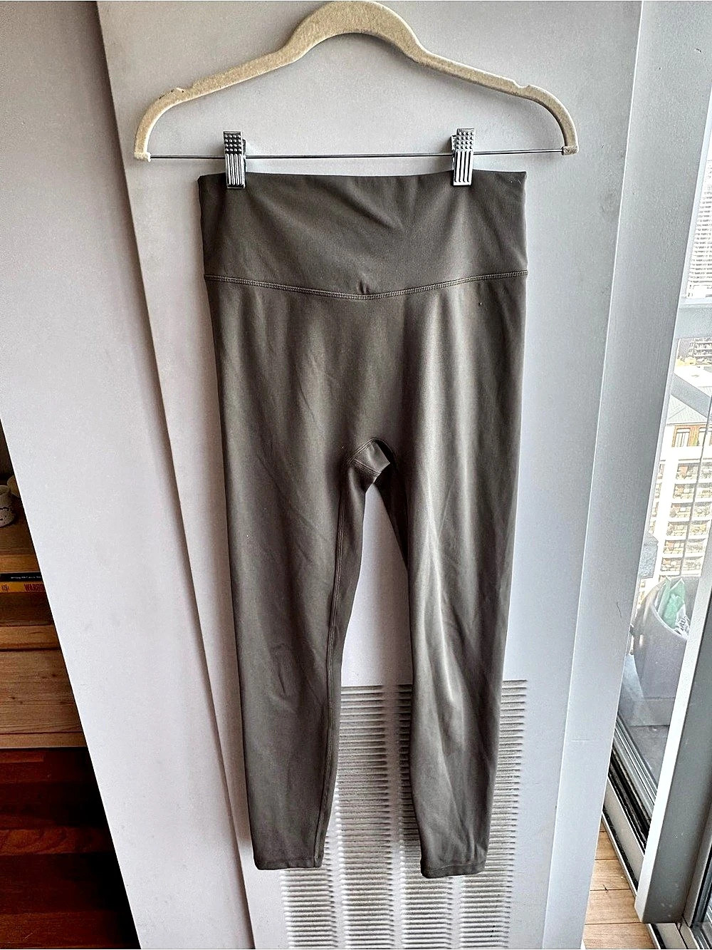 FORM Core Leggings Full Length Olive Green Khaki Like New Size L